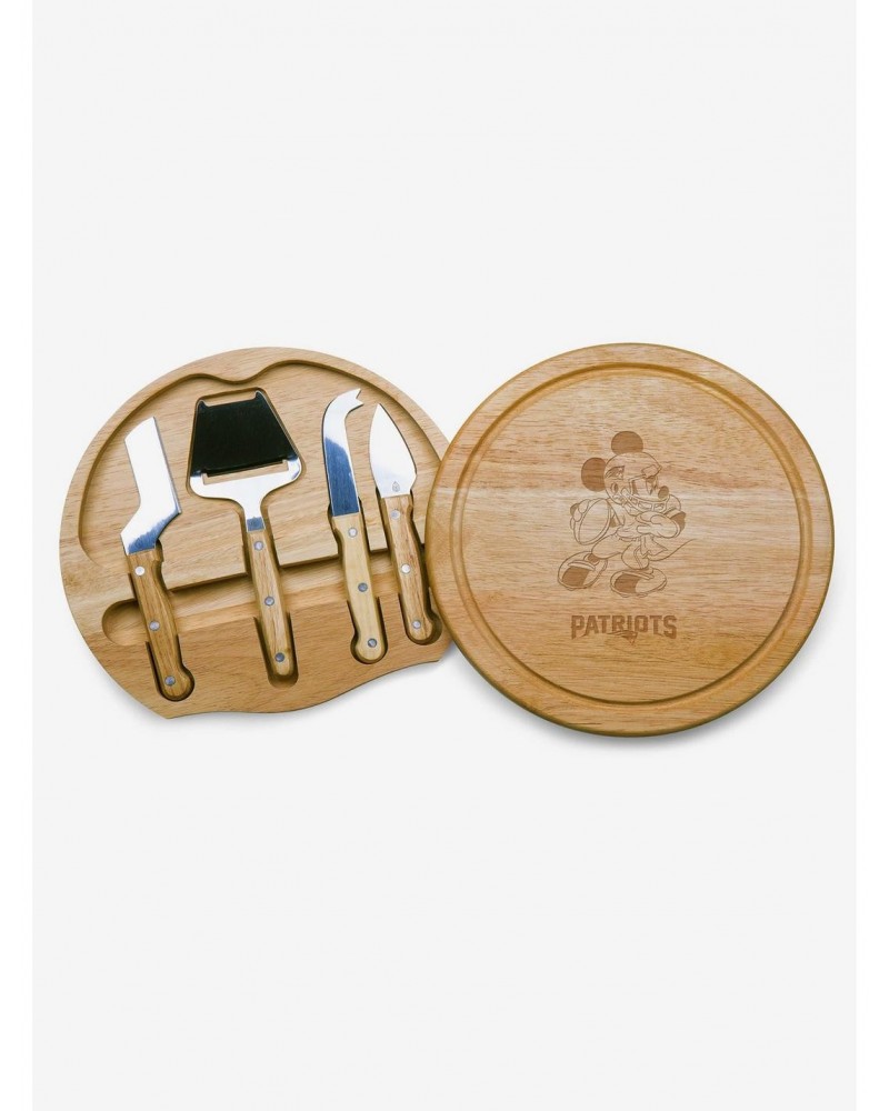 Disney Mickey Mouse NFL NE Patriots Circo Cheese Cutting Board & Tools Set $25.58 Tools Set