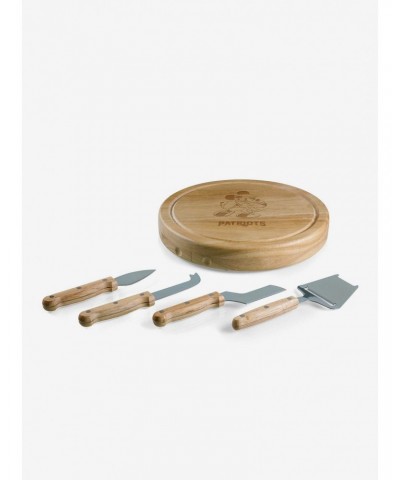 Disney Mickey Mouse NFL NE Patriots Circo Cheese Cutting Board & Tools Set $25.58 Tools Set